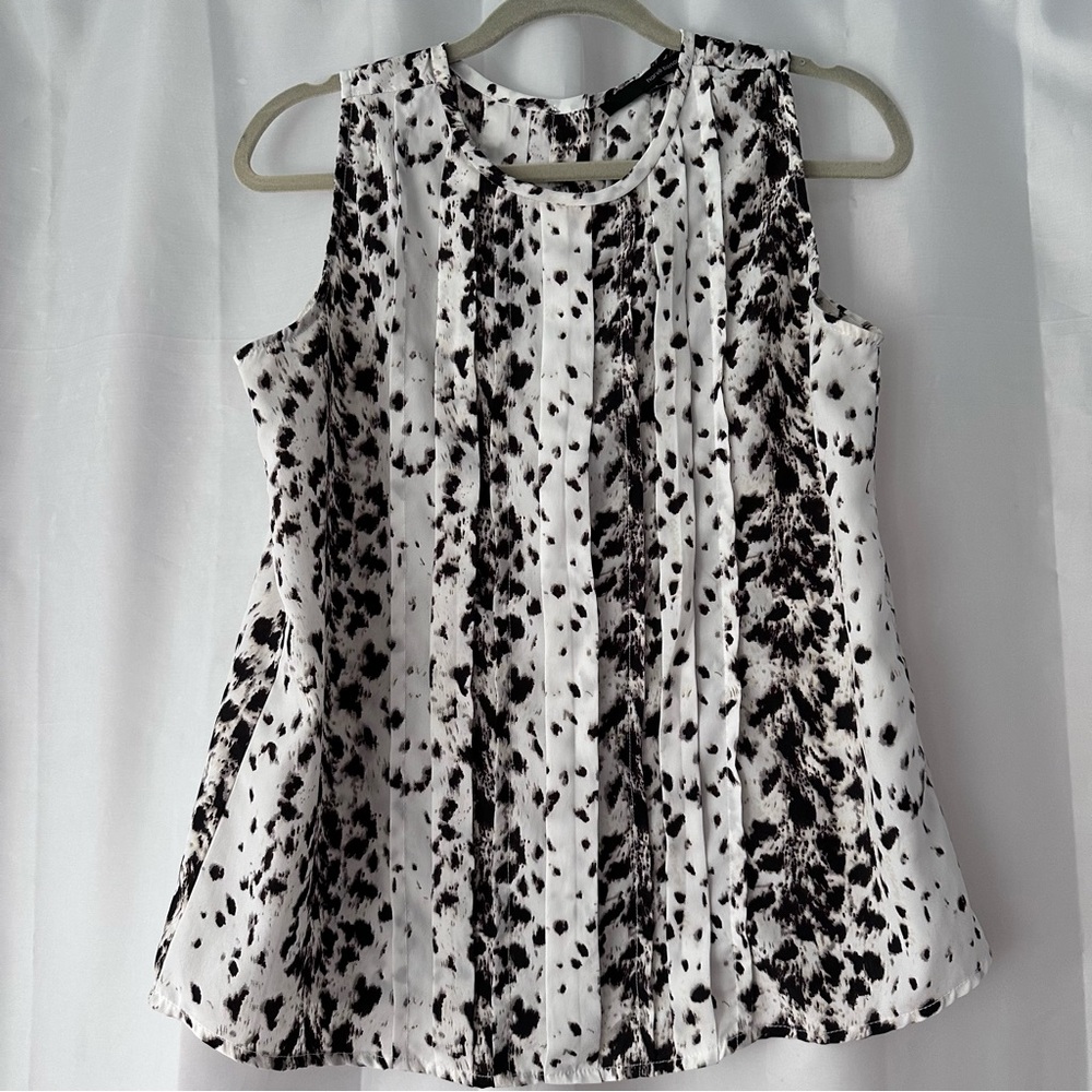 Harvé Benard Black & White M Dalmatian Animal Print Pleated Sleeveless Blouse